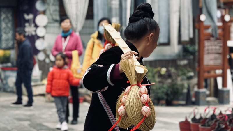 Las_Ca_lidas_Bienvenidas_del_Pueblo_Dong__Regalos_Considerados_y_Tradiciones_Sinceras__