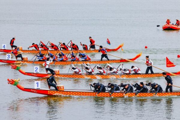 _Las_Carreras_de_Botes_Drago_n_Encienden_el_Parque_de_Humedales_de_Wuhan_______