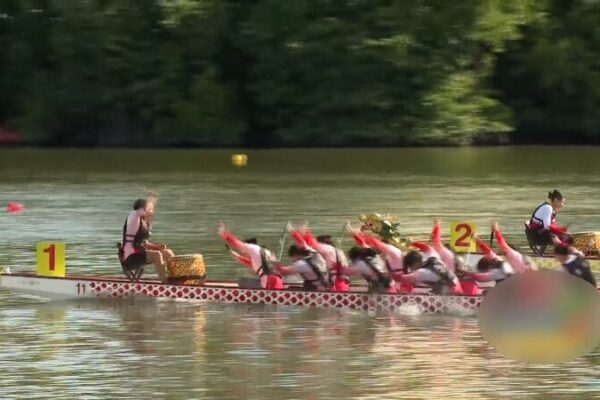 Las Carreras de Botes Dragón Encienden la Emoción en los Juegos Nacionales Étnicos de China 🎉 Las_Carreras_de_Botes_Drago_n_Encienden_la_Emocio_n_en_los_Juegos_Nacionales_E_tnicos_de_China__ video poster