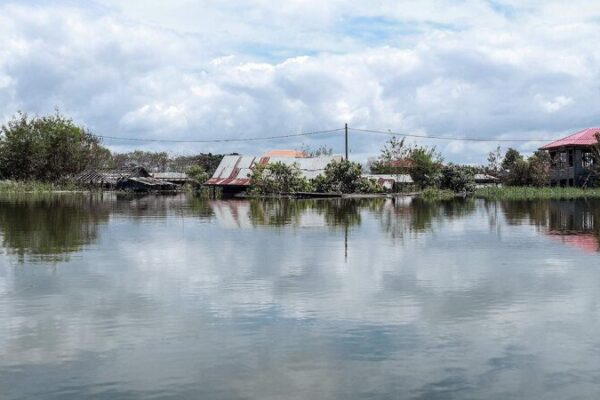 Las_Inundaciones_en_Myanmar__El_Nu_mero_de_Fallecidos_se_Acerca_a_300_mientras_Continu_a_la_Bu_squeda_de_Desaparecidos