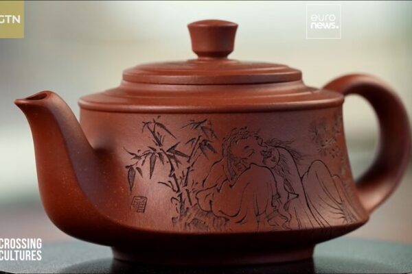 Las Mágicas Teteras Zisha de Yixing: Cultura y Arte en Infusión Las_Ma_gicas_Teteras_Zisha_de_Yixing__Cultura_y_Arte_en_Infusio_n video poster
