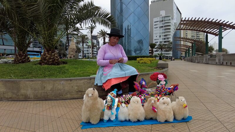 Las_Queridas_Alpacas_de_Peru___Los_Peludos_I_conos_de_la_Cultura_y_la_Economi_a video poster