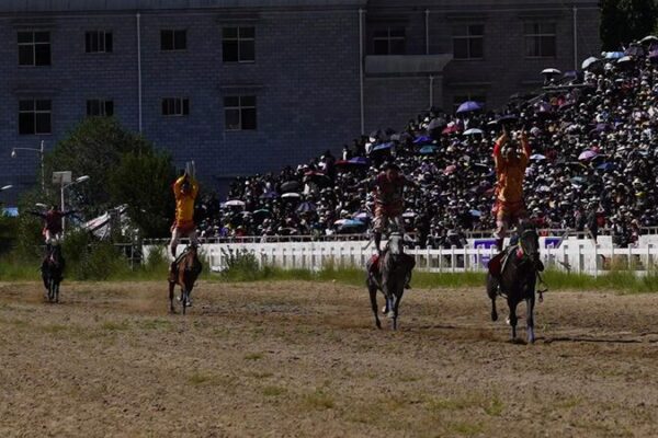 Las_carreras_de_caballos_tradicionales_iluminan_el_Festival_Shoton_de_Lhasa___ video poster