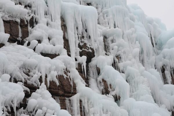 _Las_cascadas_congeladas_crean_un_mundo_de_hielo_en_Shandong_