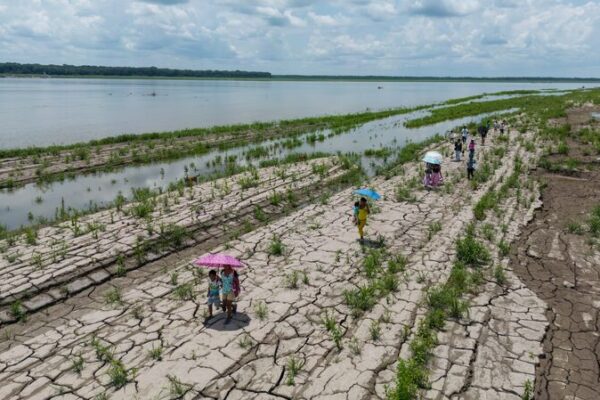 Las_comunidades_indi_genas_de_Colombia_enfrentan_una_sequi_a_extrema_en_el_Amazonas___