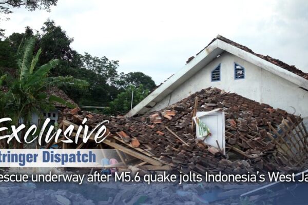 Las_comunidades_se_unen_despue_s_de_un_terremoto_de_5_6_que_sacudio__Java_Occidental_en_Indonesia__ video poster