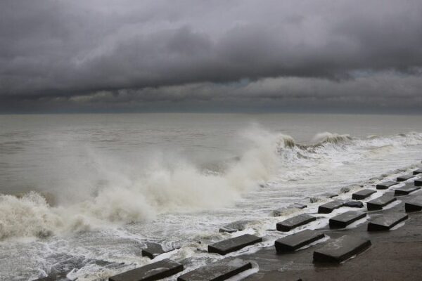Las costas de India sacudidas por el ciclón Dana 🌊🌪️ Las_costas_de_India_sacudidas_por_el_ciclo_n_Dana____