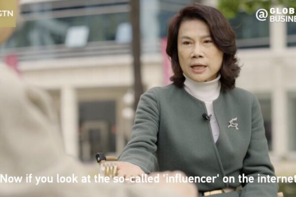 Las empresas necesitan valor para afrontar pérdidas e innovar, dice Dong Mingzhu de Gree Las_empresas_necesitan_valor_para_afrontar_pe_rdidas_e_innovar__dice_Dong_Mingzhu_de_Gree video poster
