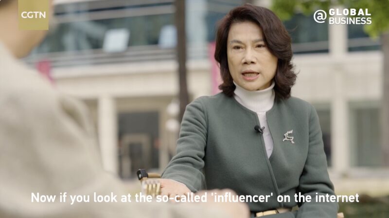 Las_empresas_necesitan_valor_para_afrontar_pe_rdidas_e_innovar__dice_Dong_Mingzhu_de_Gree video poster