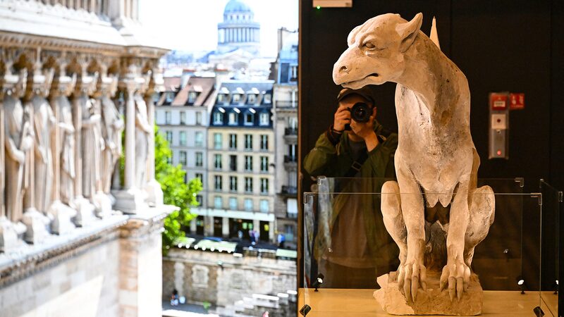 Las_esculturas_de_Notre_Dame_debutan_en_China_en_una_exposicio_n_en_Beijing