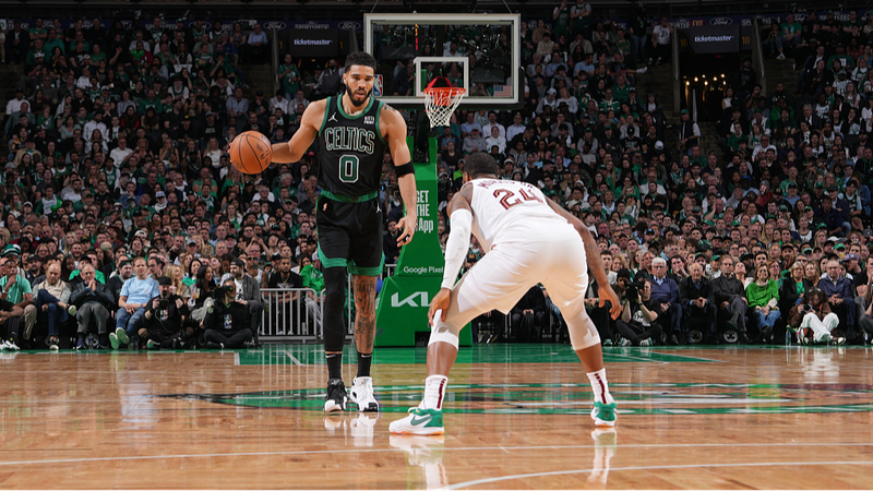 Las_estrellas_veintian_eras_de_la_NBA_se_preparan_para_unas_e_picas_finales_de_conferencia