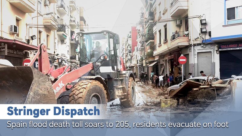 Las_inundaciones_ma_s_mortales_de_Espan_a__el_nu_mero_de_muertos_se_eleva_a_205__residentes_evacuan_a_pie video poster
