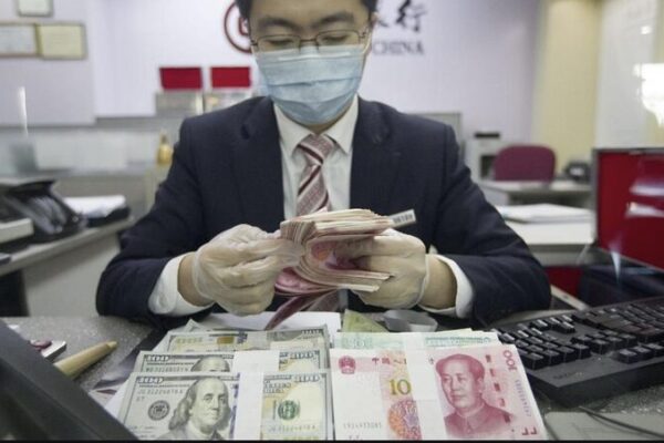 Las_reservas_de_divisas_de_China_experimentan_una_pequen_a_cai_da_en_medio_de_olas_del_mercado_global__