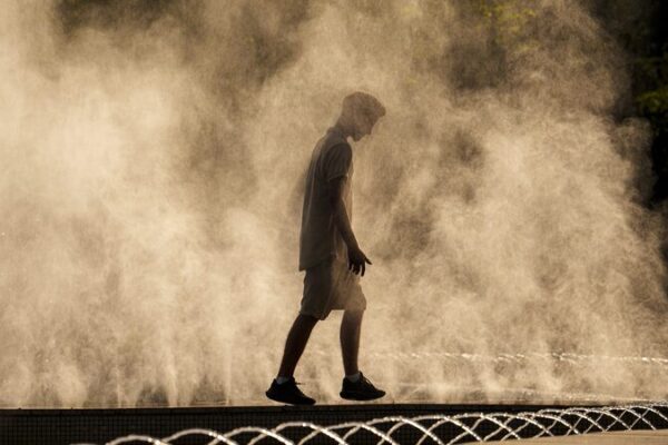 Las_temperaturas_globales_superan_1_5_C_por_encima_de_los_niveles_preindustriales_durante_12_meses_consecutivos