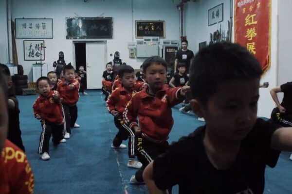 Las_universidades_chinas_adoptan_deportes_de_armas_cortas_para_mantener_vivo_el_Kung_Fu__ video poster