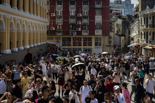 Las_vacaciones_del_Di_a_Nacional_de_China_generan_un_auge_en_viajes_y_vitalidad_en_el_mercado___