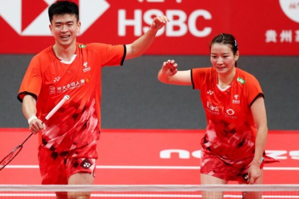 Leyendas del bádminton Zheng y Huang comparten recuerdos dorados y sueños futuros ✨🏸 Leyendas_del_ba_dminton_Zheng_y_Huang_comparten_recuerdos_dorados_y_suen_os_futuros___ video poster