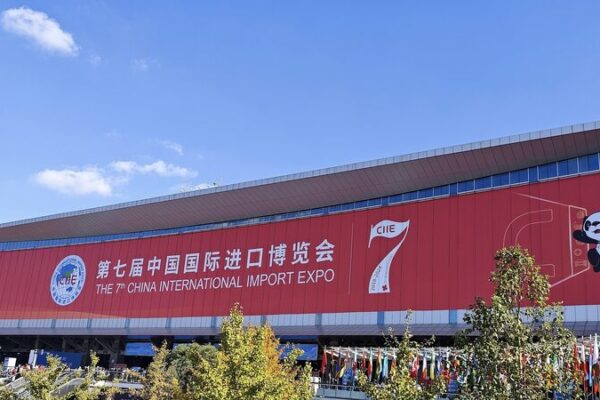 Líderes Globales Elogian las Iniciativas ESG de China en la 7ª CIIE 🌍🌿 Li_deres_Globales_Elogian_las_Iniciativas_ESG_de_China_en_la_7a_CIIE___ video poster