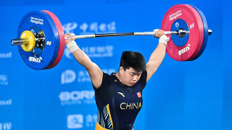 Liao_Guifang_de_China_arrasa_con_la_competencia_en_los_campeonatos_de_la_IWF__gana_triple_oro_______