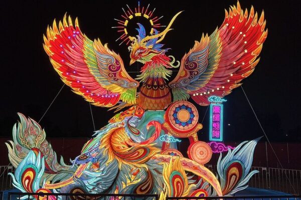 Linternas_chinas_iluminan_Los_A_ngeles___La_Exposicio_n_de_Arte_de_Linternas_2024_comienza_con_un_deslumbrante_especta_culo____