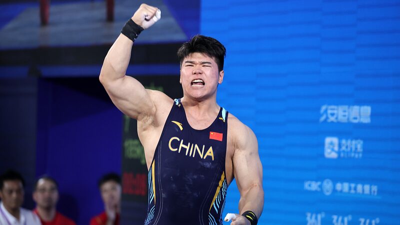 Liu_Huanhua__La_Nueva_Estrella_del_Levantamiento_de_Pesas_de_China_Apunta_al_Oro_en_los_Juegos_Oli_mpicos_de_Pari_s__ video poster