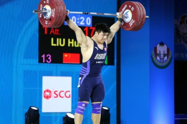 Liu_Huanhua_de_China_rompe_re_cords_mundiales_en_la_Copa_Mundial_de_la_IWF_______
