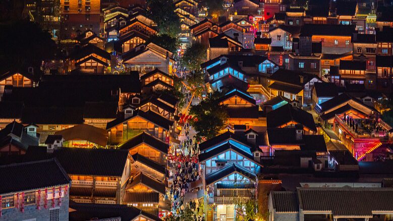 Los_18_Escalones_de_Chongqing__Un_Viaje_a_Trave_s_del_Tiempo_y_la_Tendencia