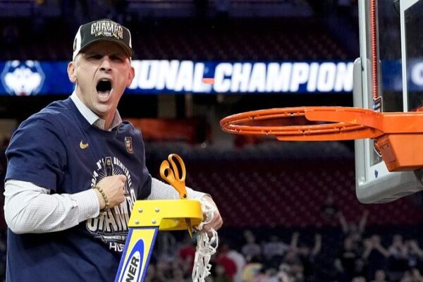 Los_Angeles_Lakers_consideran_al_entrenador_de_UConn__Dan_Hurley__como_nuevo_entrenador_en_jefe___