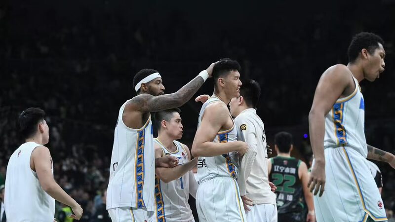 _Los_Beijing_Ducks_arrebatan_la_victoria_ante_Liaoning_en_un_final_de_infarto__106_105_