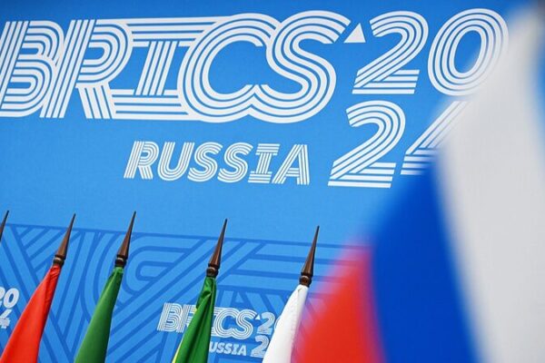Los Grandes Movimientos de China en la Cumbre BRICS: Construyendo un Mundo Mejor Juntos 🌏✨ Los_Grandes_Movimientos_de_China_en_la_Cumbre_BRICS__Construyendo_un_Mundo_Mejor_Juntos___