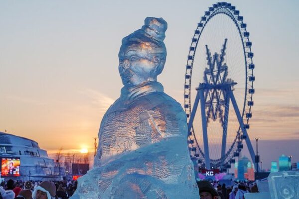 Los Guerreros de Terracota Helados Deslumbran a los Visitantes en el País de las Maravillas Invernal de Harbin Los_Guerreros_de_Terracota_Helados_Deslumbran_a_los_Visitantes_en_el_Pai_s_de_las_Maravillas_Invernal_de_Harbin