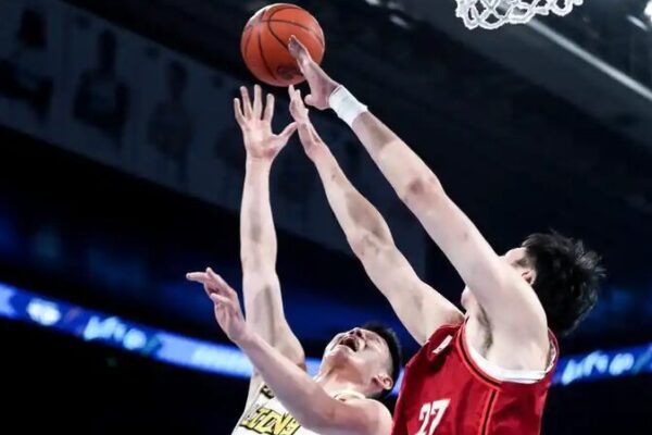 _Los_Leones_de_Guangsha_Rugen_y_Derrotan_a_Beijing_para_Asegurar_su_De_cima_Victoria_Consecutiva_