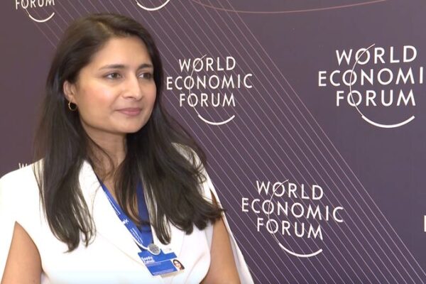 Los Mercados Emergentes Brillan Intensamente: El Optimismo de la Directora del WEF en Medio de Desafíos Globales ✨ Los_Mercados_Emergentes_Brillan_Intensamente__El_Optimismo_de_la_Directora_del_WEF_en_Medio_de_Desafi_os_Globales__ video poster