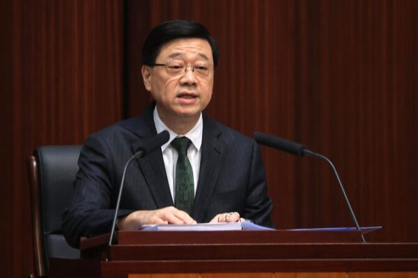 🚀 Los Movimientos Audaces de Hong Kong: ¡El Discurso de John Lee Revela Planes Emocionantes! 🌟 __Los_Movimientos_Audaces_de_Hong_Kong___El_Discurso_de_John_Lee_Revela_Planes_Emocionantes___