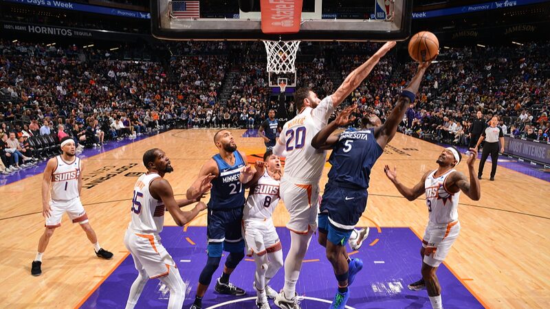 Los_Phoenix_Suns_dominan_a_los_Timberwolves_97_87_para_su_tercera_victoria_consecutiva