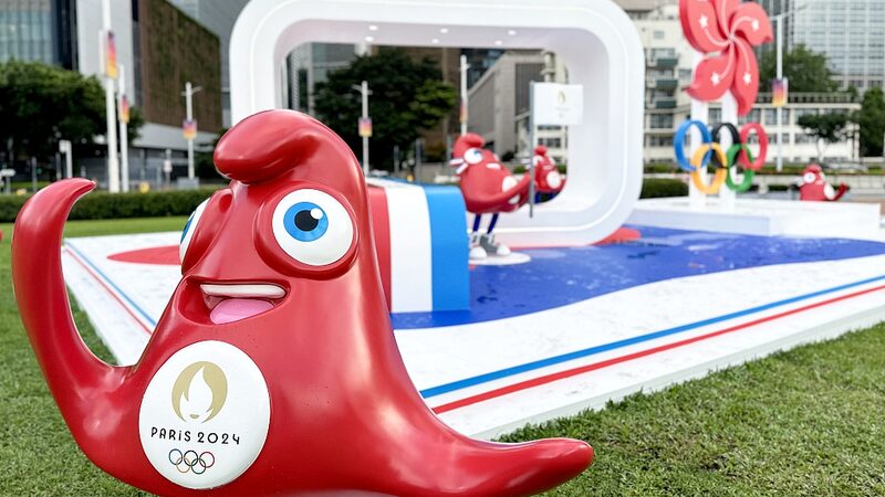 _Los_Phryges_llegan_a_Hong_Kong_para_celebrar_Pari_s_2024_____