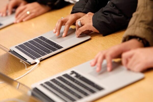 Los Próximos Chips M4 de Apple: Un Cambio Radical para las Macs con Poder de IA 💻✨ Los_Pro_ximos_Chips_M4_de_Apple__Un_Cambio_Radical_para_las_Macs_con_Poder_de_IA___