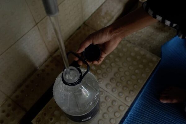 Los_Problemas_de_Agua_de_Dhaka__Cambiando_la_Marea__ video poster