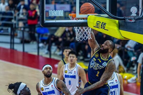 Los Tigres de Guangdong derrotan a los Patos de Pekín 106-90 en un emocionante partido de la CBA 🏀 Los_Tigres_de_Guangdong_derrotan_a_los_Patos_de_Peki_n_106_90_en_un_emocionante_partido_de_la_CBA__