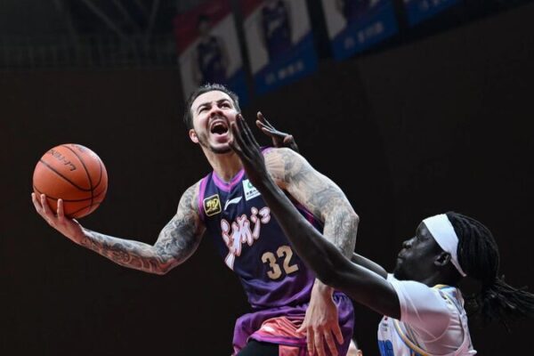 _Los_Zhejiang_Golden_Bulls_Triunfan_Sobre_los_Beijing_Ducks_con_Plantillas_Reducidas____