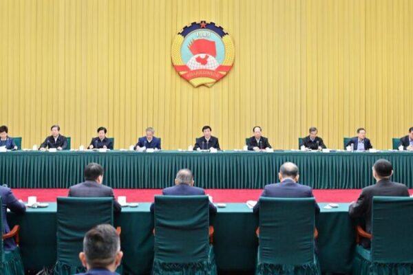 Los_asesores_poli_ticos_de_China_impulsan_un_auge_empresarial_basado_en_la_ley__