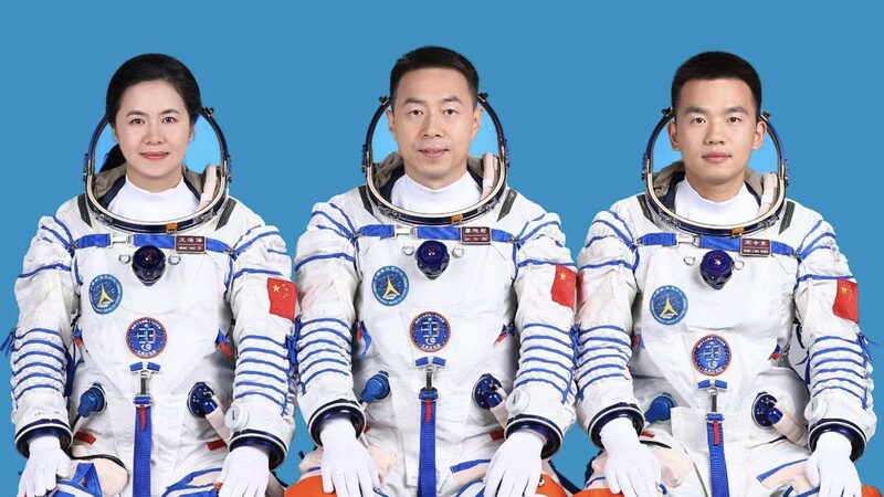 _Los_astronautas_de_Shenzhou_19_de_China_se_preparan_para_una_misio_n_espacial_e_pica___ video poster