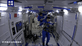 Los_astronautas_del_Shenzhou_18_observan_el_curioso_comportamiento_de_peces_en_experimento_espacial___