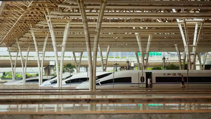 Los_ferrocarriles_de_alta_velocidad_de_China__Conectando_vidas_a_velocidad_rela_mpago__ video poster