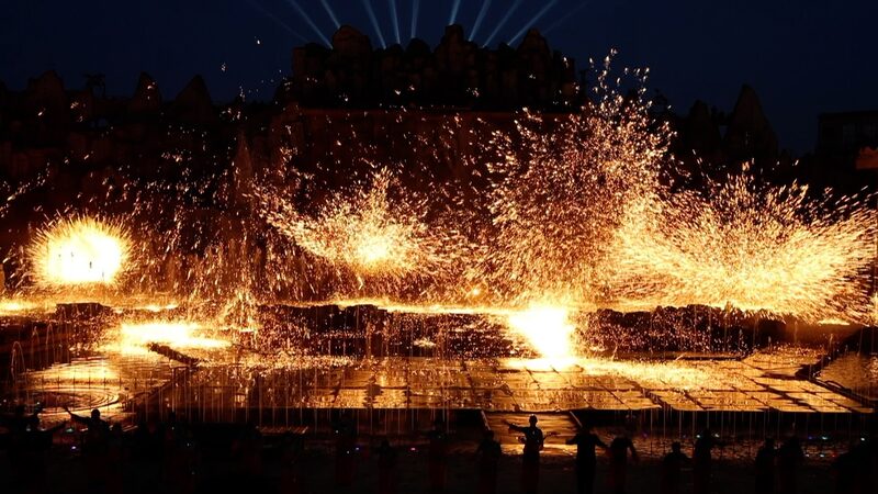 _Los_fuegos_artificiales_de_hierro_fundido_de_China__un_especta_culo_nocturno_de_1_000_an_os____ video poster