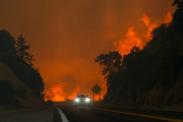 Los incendios forestales en California arrasan con 1 millón de acres mientras las temperaturas se disparan 🔥 Los_incendios_forestales_en_California_arrasan_con_1_millo_n_de_acres_mientras_las_temperaturas_se_disparan__