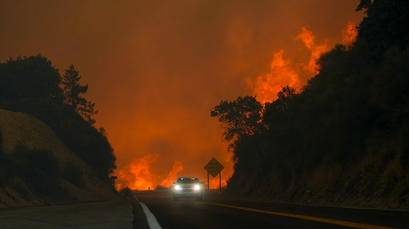 Los_incendios_forestales_en_California_arrasan_con_1_millo_n_de_acres_mientras_las_temperaturas_se_disparan__