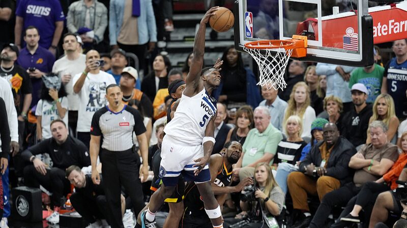 _Los_jo_venes_Timberwolves_barren_a_los_Suns_y_su_Big_3_