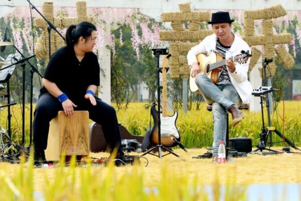 Los jóvenes chinos abrazan el regreso de los festivales de música 🎉 Los_jo_venes_chinos_abrazan_el_regreso_de_los_festivales_de_mu_sica__