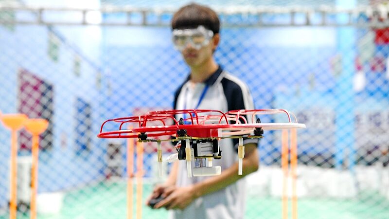 Los_jo_venes_innovadores_se_destacan_en_el_7o_Evento_Educativo_de_Drones_de_China_en_Chongqing video poster